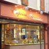 Caprices chocolatier , magnifique vitrine qui met l'eau à la bouche!