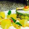 Maccaron à l'ananas frais et ça crème au citron.