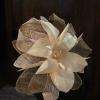 Création "fleur de lys", modèle unique
Fleur de soie entièrement faite à la main, pétales de soie et de sisal