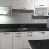 Cuisine en laque brillante
plan de travail en granit avec cuve inox sous plan