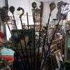 recherche et achète tout objets de curiosités ancien. 