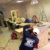 Thématique: travail du bois.
Les stagiaires apprennent à se servir des outils et réalisent des objets en bois. Ici, une chaise haute.