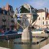 La fontaine de la place Grévy, à l'entrée du centre-ville.