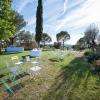 Lieu avec jardin