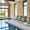 Piscine intérieure avec spa 