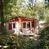 chalets 2 à 6 personnes avec 2 chambres fixes, séjour coin cuisine, salle d'eau wc.