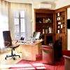 Bureau de consultations du Dr Besins, Chirurgien esthétique à Nice, situé au 2, rue Verdi. Le Dr Besins est directeur scientifique de l'AMWC, président fondateur de la SOFCEP et membre actif de la SOFCPRE, de l'ISAPS et de l'ASAPS.