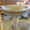 Le bassin pour les fonts baptismaux est aujourd'hui le bénitier :)