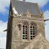 Le clocher de l'église de Ste Mère Eglise, avec le mannequin de John Steele - Septembre 2015