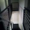 escalier moderne bois teinté et tube aluminiun