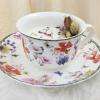 Bougie botanique dans de la porcelaine