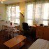 Arras, proche Gare, Université et Grand Place, studio 18m2, plein sud, 2 grandes triples fenêtres avec volets roulants, TV 60cm avec 33 chaînes gratuites, Internet gratuit par wifi, machine à laver dans le logement, vaisselle et petits électroménager. PAS DE FRAIS ANNEXE, direct propriétaire.