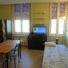 Arras, proche université, gare, supermarché et Grand Place historique, studio 25m2, avec machine à laver, TV 80cm, 2 fenêtres avec volet roulant, interne gratuit par wifi, parking privé avec place personnelle avec télécommande. SANS FRAIS ANNEXE car direct propriétaire.