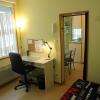 Arras, hyper-centre, T1 avec 4 fenêtres triple-vitrage, rue très calme, exposition sud-ouest, lit simple + clic-clac, cuisine séparée, TV 80cm avec 33 chaînes gratuites, Internet gratuit par wifi, vaisselle et petits électro-ménager fournis. ENGRAND, des logements meublés et équipés SANS FRAIS ANNEXE, car direct propriétaire. 