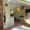 Arras centre, studio 20m2, meublé et équipé, 6 Vélux avec stores occultants, lumière traversante Nord-sud, TV 80cm orientable avec 27 chaînes gratuites, lit diouble avec matelas haute densité et alèse imperméable neuve, clic-clac, bar, grande baignoire, machine à laver, Internet gratuit par wifi. ENGRAND, logements meublés et équipés SANS FRAIS ANNEXE car direct propriétaire.