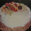 Gâteau sur base de génoise, avec à l'intérieur les fruits que vous voulez, soit une sorte de fruits ( fraise, framboise, poire...etc) ou plusieurs fruits ( 4 saisons)