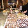 une partie du buffet préparé par les stagiaires pour un vernissage .
