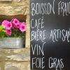 Une cave vous attend également avec des vins régionaux et des bières artisanales 