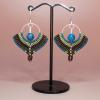Paire de boucles d'oreilles avec des perles en apatite.
Anneaux, crochets, attache de la perle et petites perles en acier inoxydable.
Plusieurs coloris disponibles. Ce modèle est personnalisable.