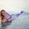 sirène professionnelle pose en photos dans en bord de mer
