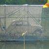 La 2 CV qui "roule" sur l'eau au cours du spectacle nocturne
