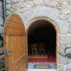 Porte d'entrée de la crypte de l'église.