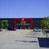 Très grand parking.