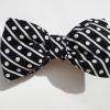 Nœud papillon à nouer à motif géométrique noir et blanc pour une soirée vintage ou un mariage décalé. C'est une création artisanale made in Lyon donc Made in France !