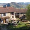 La vue vers les bâtiments du gîte