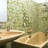 La salle de bain accueille le matériel pour la toilette de bébé. Vous disposerez également d'une salle d'eau