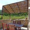 Terrasse du gîte 2 personnes La Fénière, 84560 Ménerbes, dans le Lubéron
