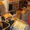 Seconde salle du magasin Gribouille Import Foix, dédiée aux vêtements femmes.