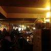 L'intérieur du bar à Vin .Beaucoup de monde ...