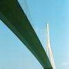 Sous le pont passage en bateau.