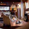 Bar & lounge