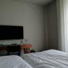 Rien à voir avec les très jolies photos montrées par l'hôtel ! Blanc et gris, déprimant au possible.