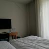 Rien à voir avec les très jolies photos montrées par l'hôtel ! Blanc et gris, déprimant au possible.