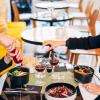 Le déjeuner ou le dîner avec les bonnes tapas de l'Ouvre Boite !