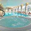 La piscine et un jacuzzi.