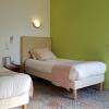 Notre chambre twin handicap située au rez de chaussée - Hôtel du viaduc Tarascon