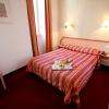 Chambre à grand lit
http://tinyurl.com/cvr39od