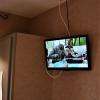 TV - petite et cables libres