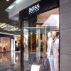 La vitrine d'Hugo Boss Chesnay prise de coté