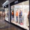 Mannequins en vitrine chez Hugo Boss Chesnay