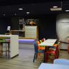 Lobby de l'hôtel Ibis Budget Cholet Centre
