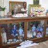"jouets d'antans" : de nombreuses poupées anciennes, figurines en plomb, dînette...