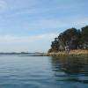 en approchant l'île...