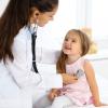 Soins infirmiers avec bienveillance dans le respect du patient.