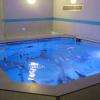 Notre grande piscine, permettant de faire un cours d'aquagym individuel ou collectif, ou un cours d'aquabiking individuel ou collectif. Toujours idéal.