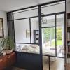 Verrière avec soubassement et porte type Mondrian, pour cloisonner une chambre, sur mesure, Toulouse